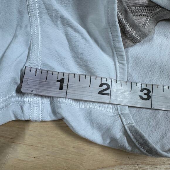 Lululemon Hotty Hot Short II 2.5" White Women's Size 6 Excellent Used Condition - Picture 10 of 10